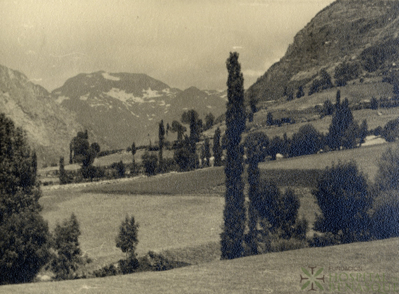 Campos de Cerler, al fondo el Perdiguero.