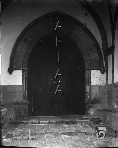 Puerta con arco apuntado. Ricardo del Arco y Garay. Alqúezar. Somontano