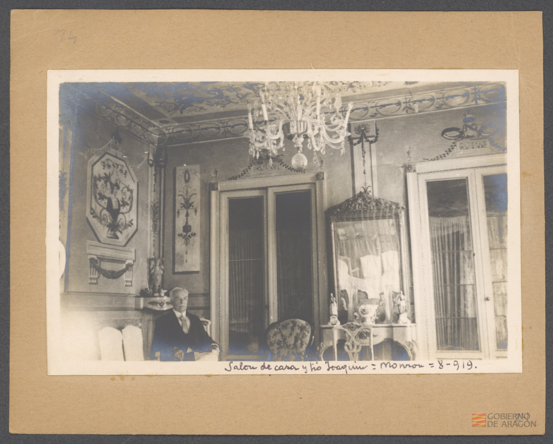 "Salón de casa y tío Joaquín. Monzón. 8 de 919". Monzón