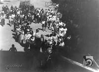 Desfile de fiestas en la calle Barranco. Antonio López Santolaria. Graus