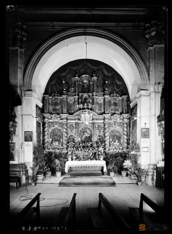 Retablo barroco dedicado a Nuestra Señora del Rosario