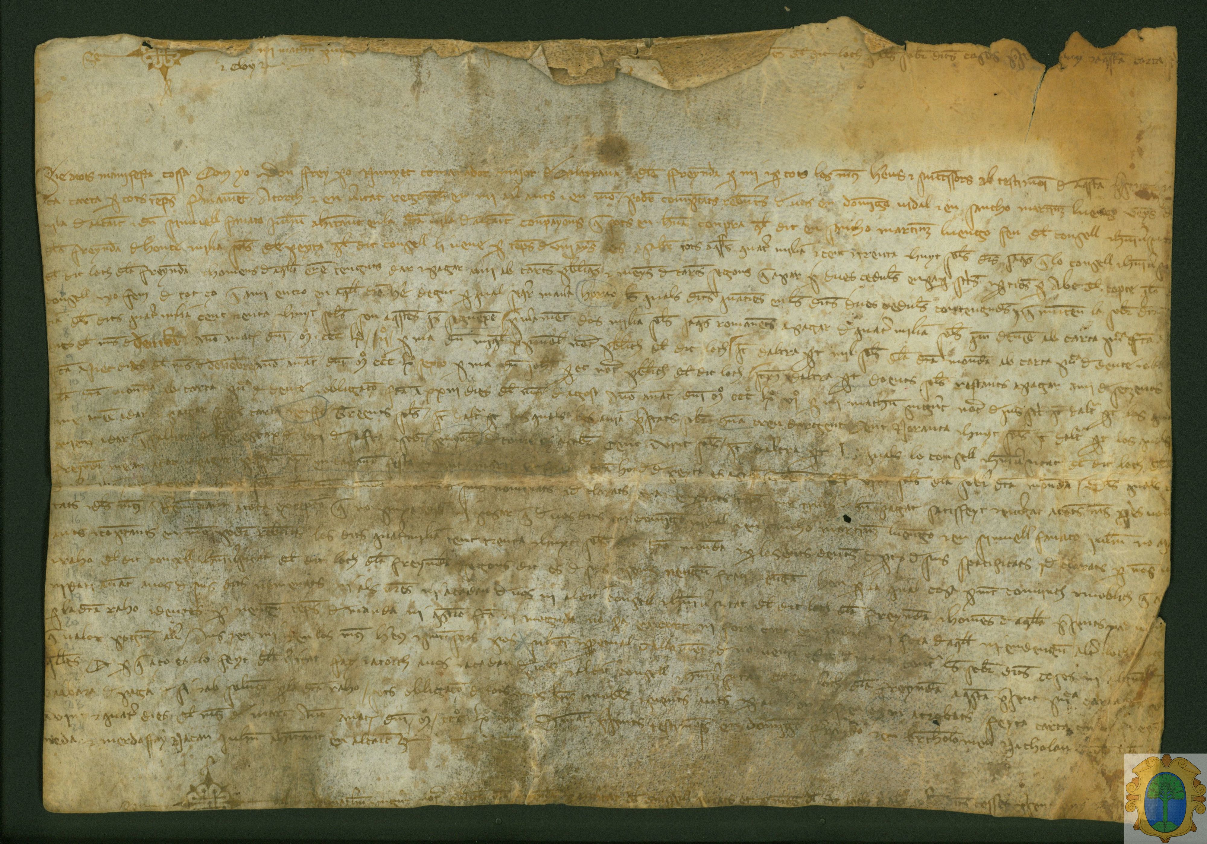 Fray Pedro Núñez, comendador mayor de la Orden de Calatrava en La Fresneda, reconoce haber recibido de Domingo Vidal y de Sancho Martínez Luengo, de la villa de Alcañiz, la cantidad de 4.000 sueldos en concepto de pago anual, por la compra del censo cuyo valor es de 11.000 sueldos jaqueses, a pagar en ocho años