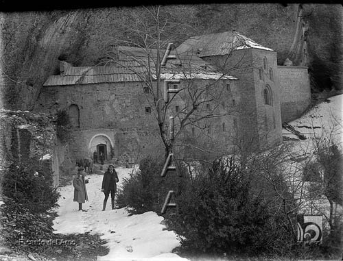Monasterio Viejo de San Juan de la Peña. Vista del exterior nevado. Ricardo del Arco y Garay. Botaya. Jacetania