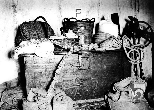 "Un arcón". Ricardo Compairé Escartín. Aineto