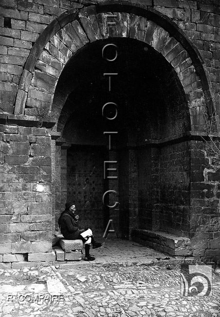 Puerta principal de la iglesia del monasterio. Ricardo Compairé Escartín. Siresa