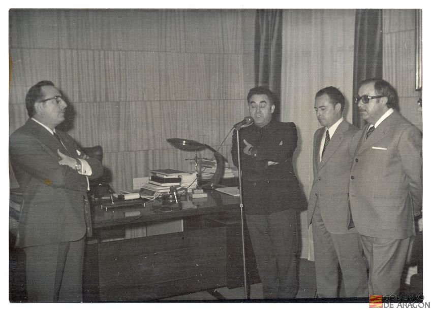 Casa Sindical, despacho oficial del delegado. Toma posesión como director provincial del Secretariado de Asuntos Sociales D. Francisco Gascón. Discurso del director cesante D. Mario Pablo Burillo Calafel. 8 de marzo. Teruel