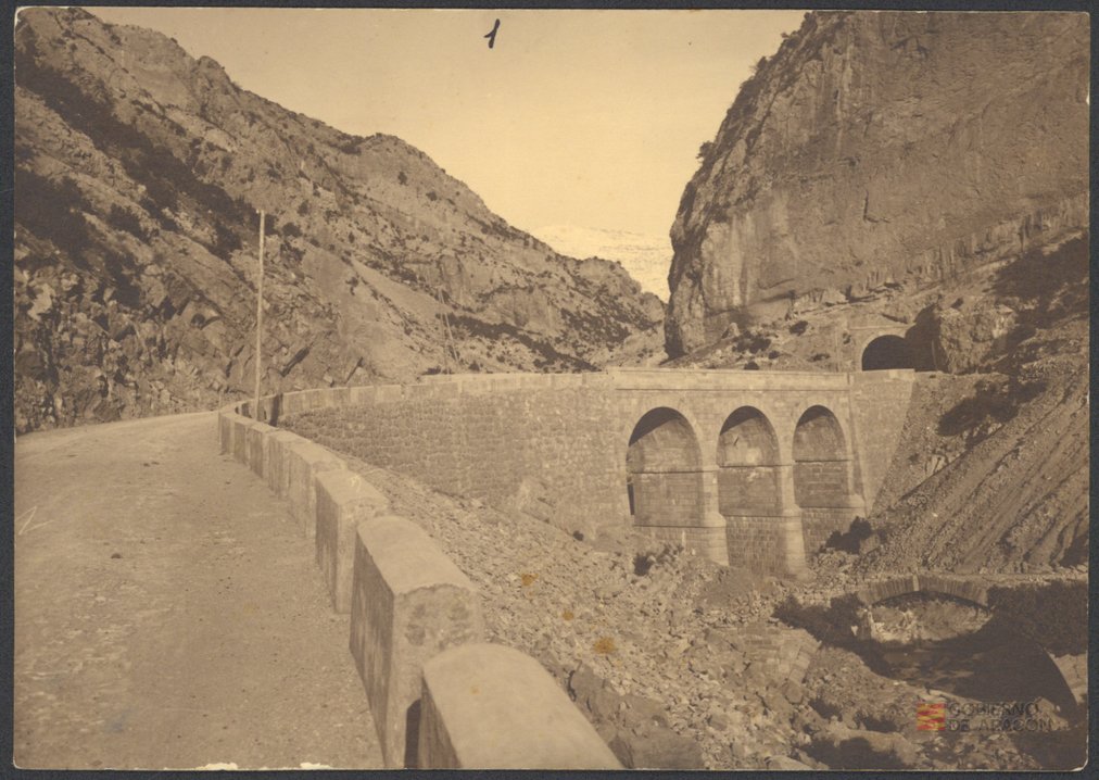 "Puente sobre el Isuela - Km. 20 de la carretera de Huesca a la E.f. de Sabiñánigo".. Martín Luesma Vallestín
