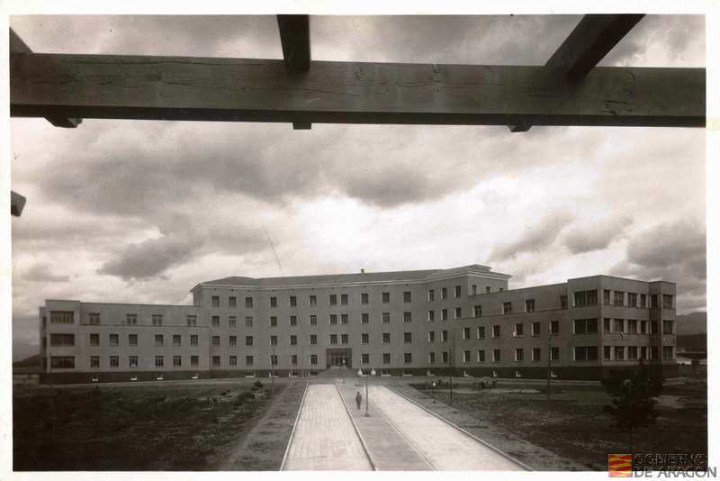 Edificio del Hospital Provincial de Huesca en construcción. Fidel Oltra Gómez
