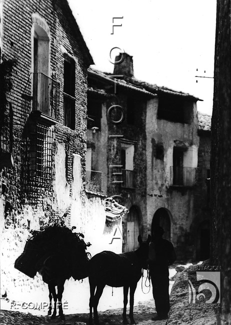 "Una calle y burros". Ricardo Compairé Escartín. Alquézar