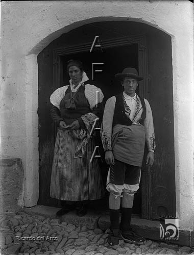 Fiesta del traje. Pareja de chesos. Ricardo del Arco y Garay. Hecho. Jacetania